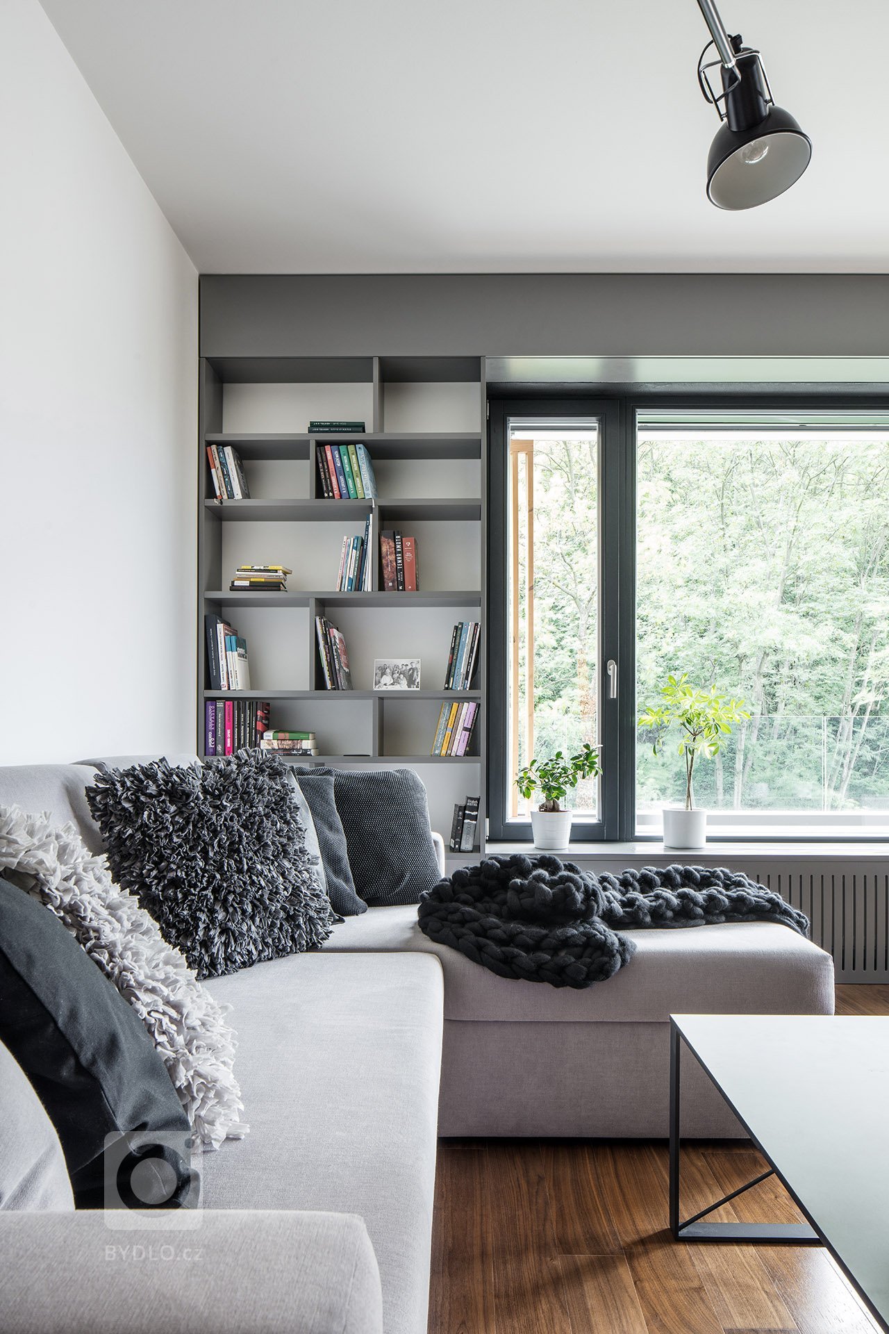 Jedná se o realizaci bytu v developerském projektu.&nbsp;Klienti nás bohužel oslovili už pozdě, tudíž nebylo možné dělat žádné klientské změny. Naštěstí…