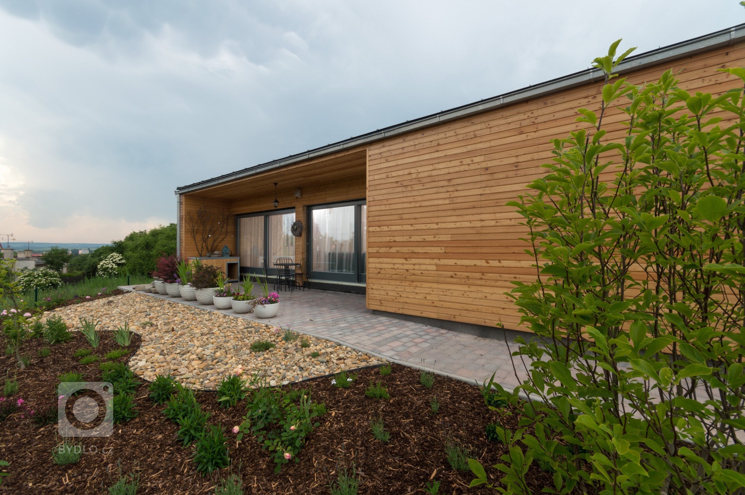 Moderní přízemní bungalov Perseus 120 má zcela&nbsp;netradiční architekturu. Tento dům osloví toho, kdo chce být výjimečný. Přízemní&nbsp;bungalov&nbsp;Perseus…