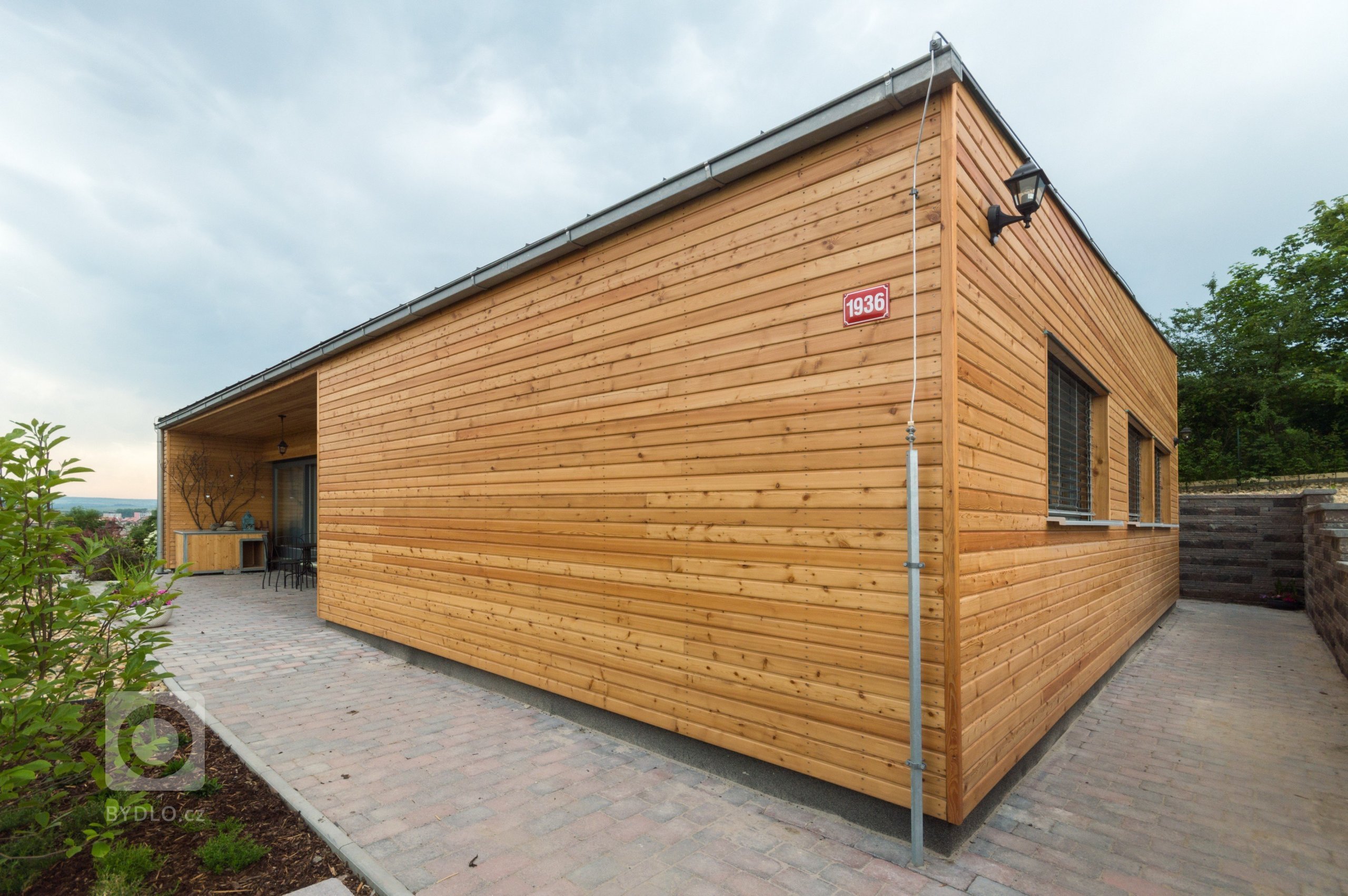 Moderní přízemní bungalov Perseus 120 má zcela&nbsp;netradiční architekturu. Tento dům osloví toho, kdo chce být výjimečný. Přízemní&nbsp;bungalov&nbsp;Perseus…