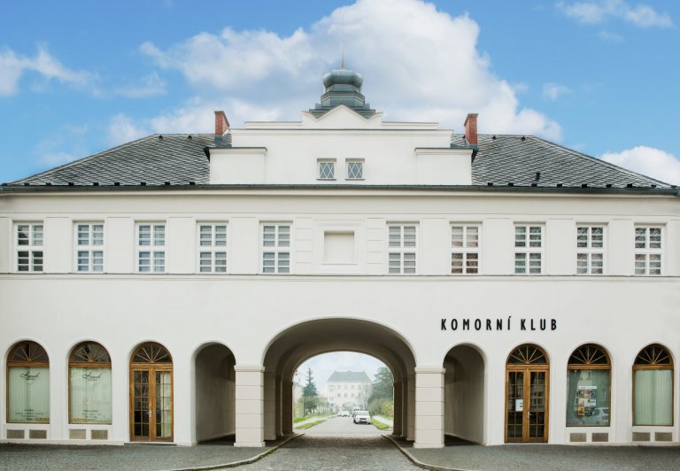Komorní klub v&nbsp;Jubilejní kolonii&nbsp;na Velflíkově ulici v Ostravě-Hrabůvce je umístěn v budově z roku 1928. Tato budova byla v roce 2002 vyhlášena&nbsp…