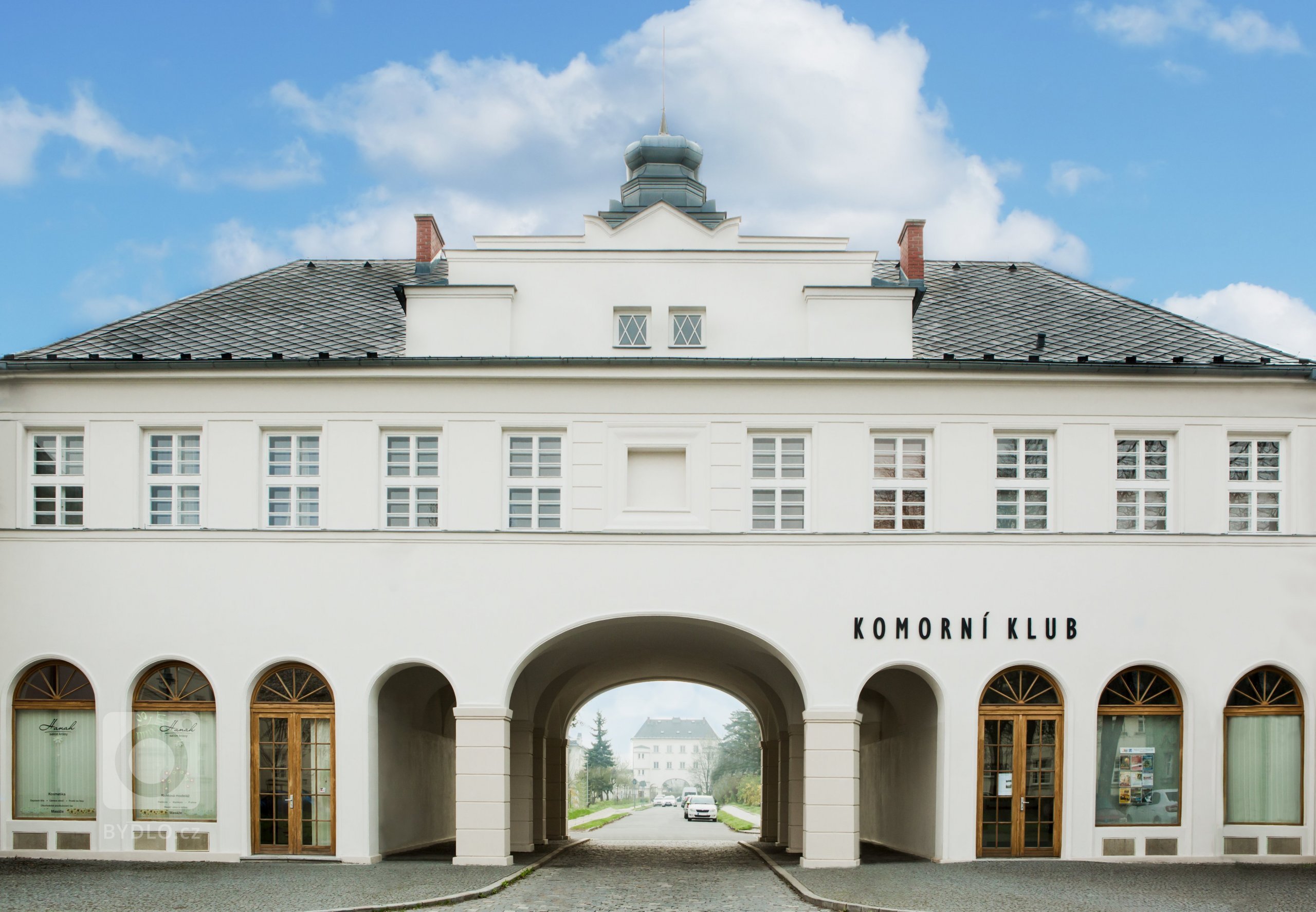 Komorní klub v&nbsp;Jubilejní kolonii&nbsp;na Velflíkově ulici v Ostravě-Hrabůvce je umístěn v budově z roku 1928. Tato budova byla v roce 2002 vyhlášena&nbsp…