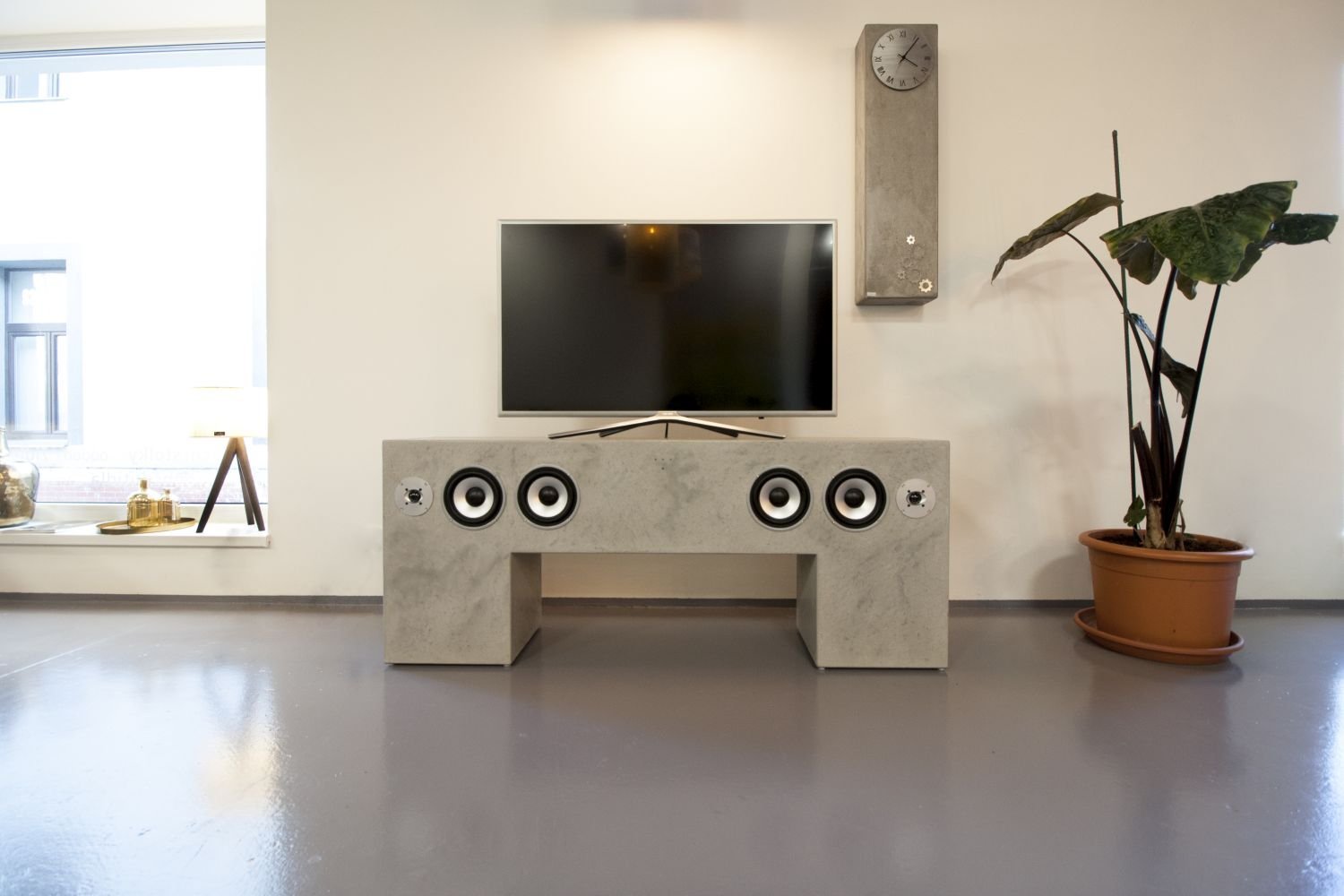 Nábytek Forgood pro partnerský showroom DECO LOCO
