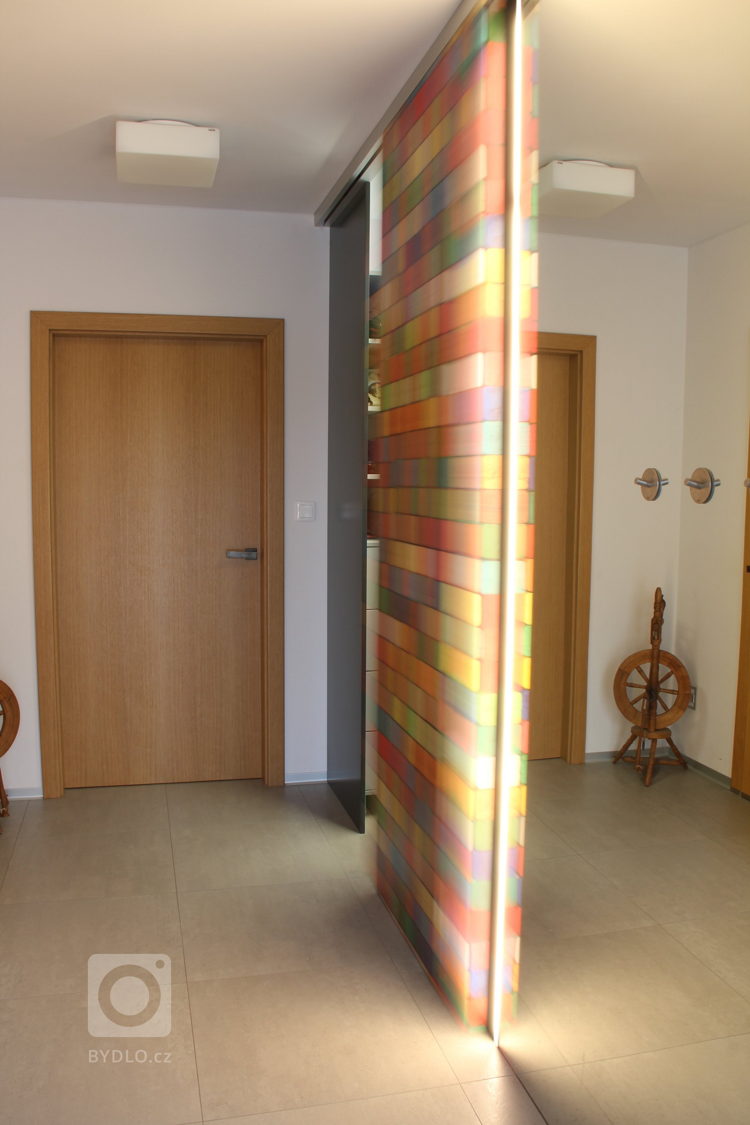 Klient oslovil naši firmu a požadoval vytvoření studie celého interiéru domu, kdy můžeme při tvorbě studie ještě dispozičně měnit projekt. Studie interiéru…