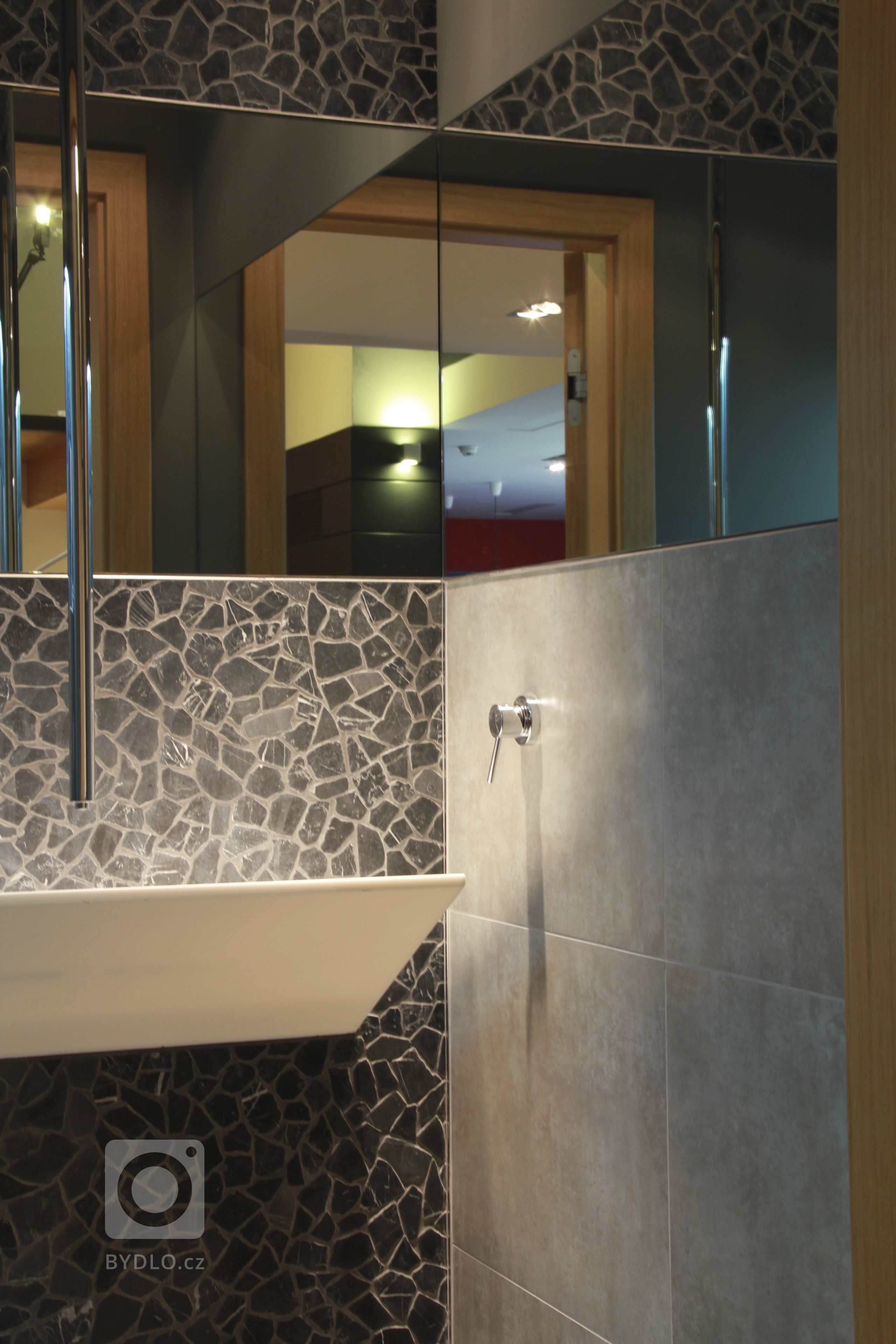 Klient oslovil naši firmu a požadoval vytvoření studie celého interiéru domu, kdy můžeme při tvorbě studie ještě dispozičně měnit projekt. Studie interiéru…