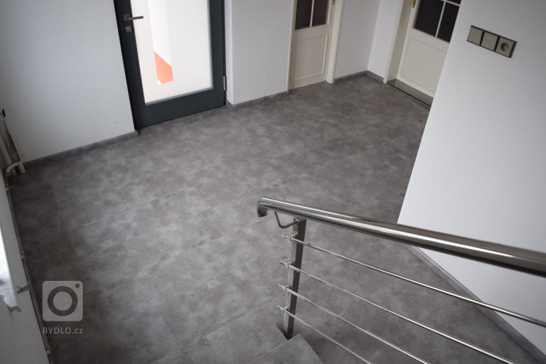 Renovace mramorového schodiště pomocí vinylové podlahy