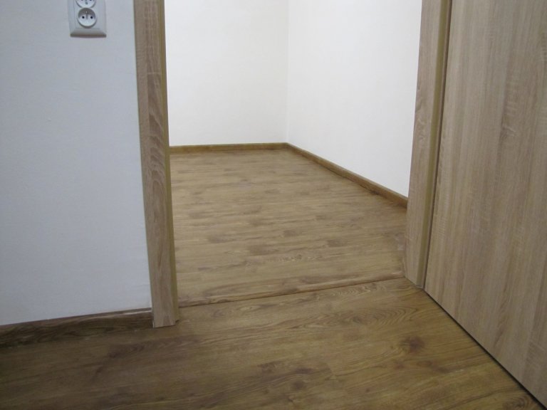 Rekonstrukce bytu s vinylovou podlahou Bukoma