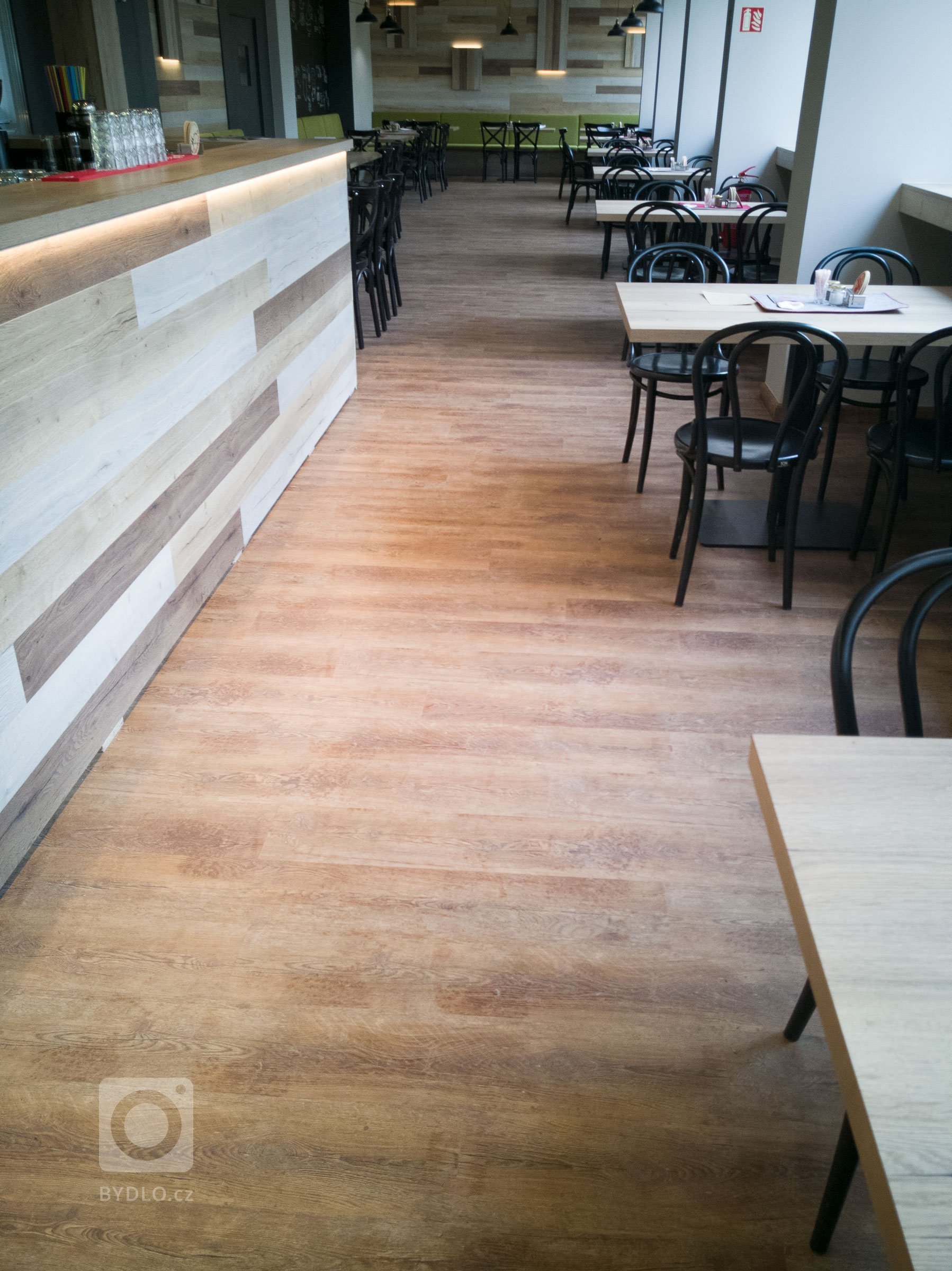 I větší plochy se dají řešit plovoucí vinylovou podlahou