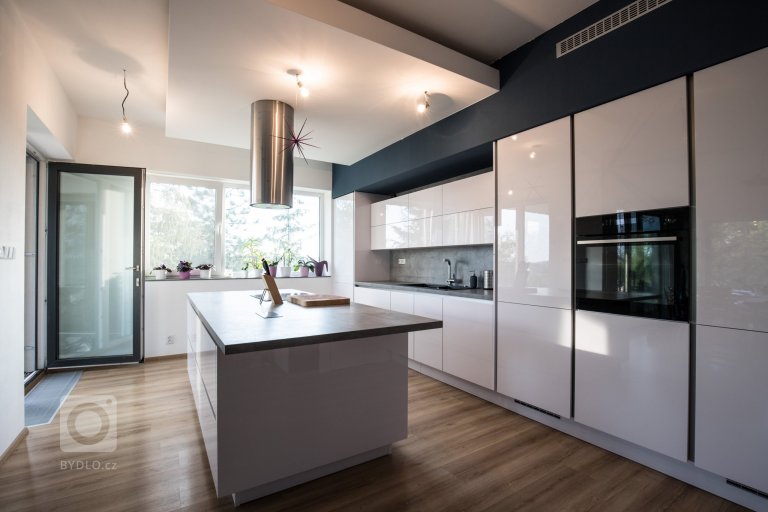 add picture to album