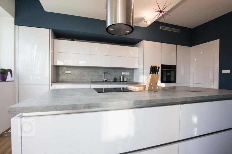 add picture to album