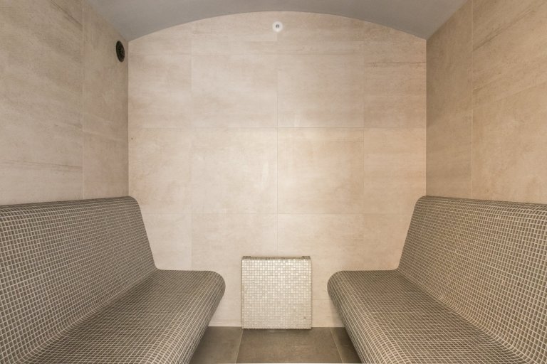 Představme si jednu z posledních realizací. Realizace moderní&nbsp;wellness zóny včetně dodávky obkladů, dlažeb a mozaiek.

