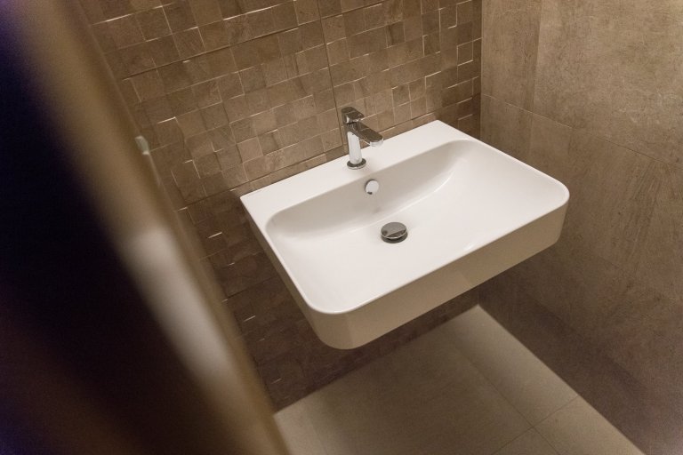 Představme si jednu z posledních realizací. Realizace moderní&nbsp;wellness zóny včetně dodávky obkladů, dlažeb a mozaiek.
