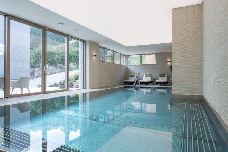 Představme si jednu z posledních realizací. Realizace moderní&nbsp;wellness zóny včetně dodávky obkladů, dlažeb a mozaiek.
