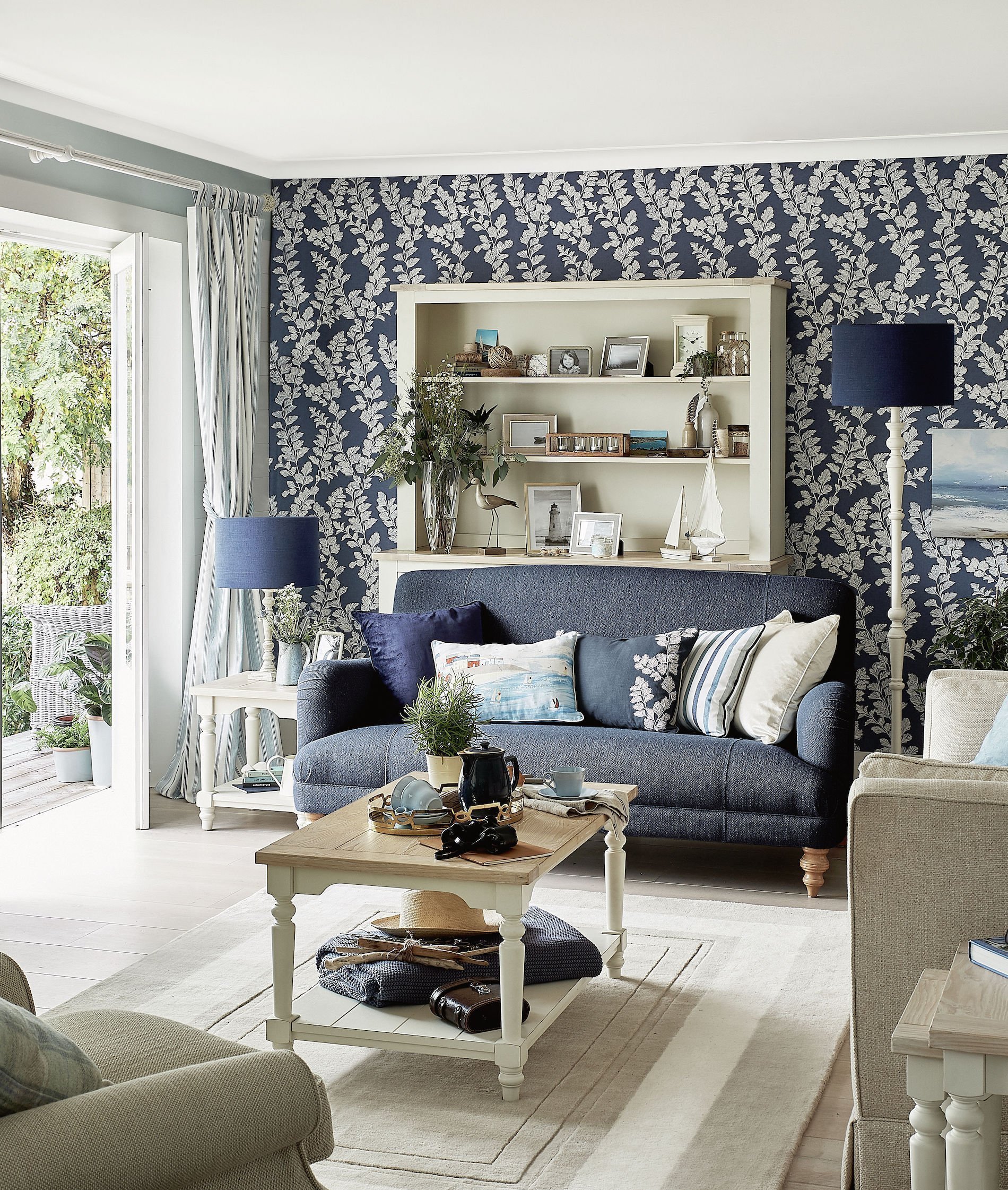 Tapeta a textilie jsou z kolekce jaro / léto 2019 a najdete je na www.lauraashley.com Foto: Laura Ashley