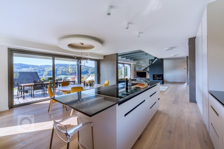 add picture to album