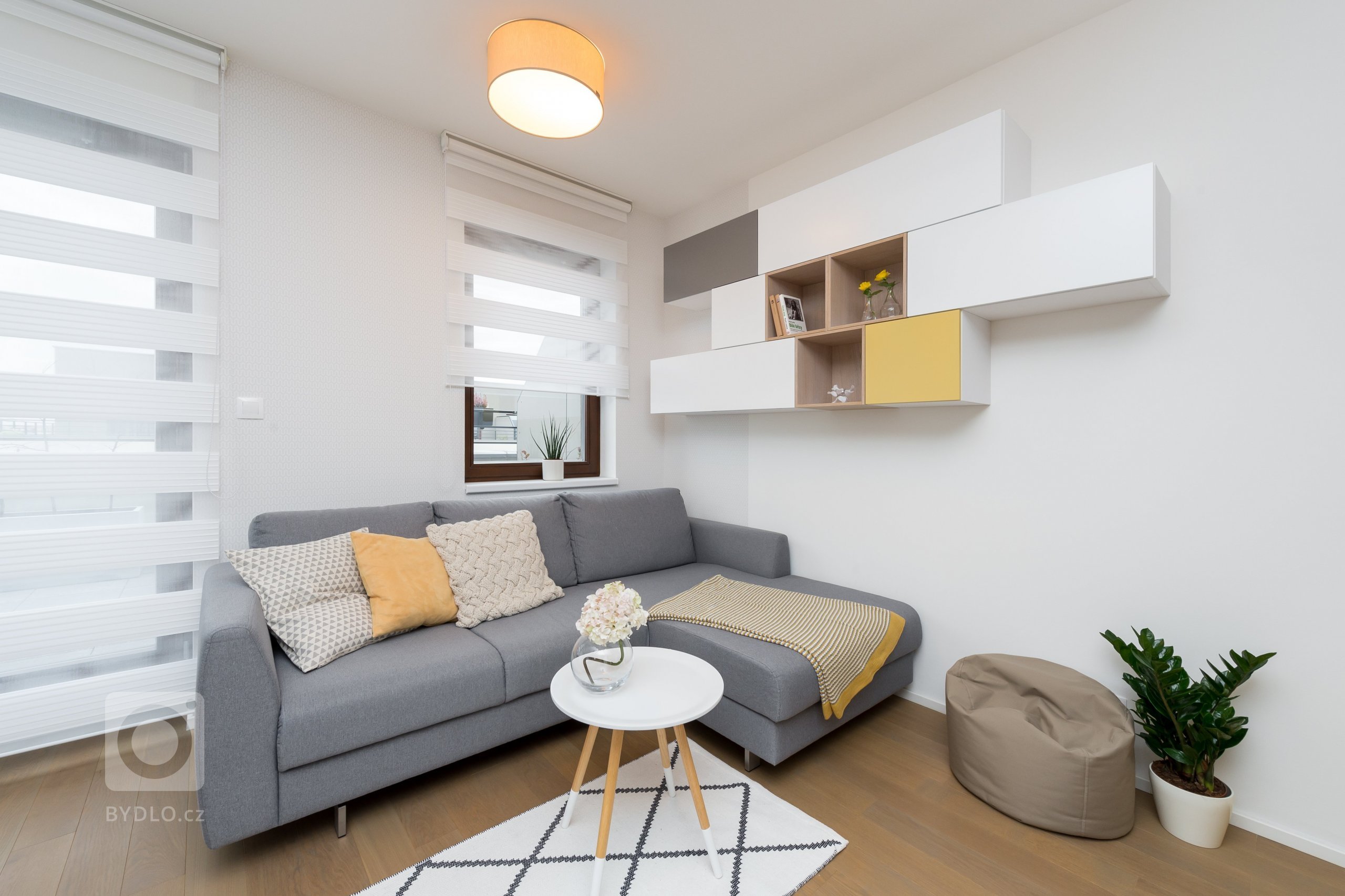 Sezení v neutrálních tónech