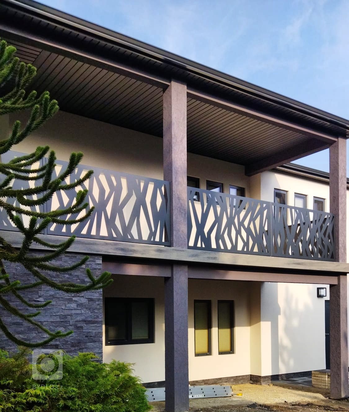 Pokud potřebujete oživit své bydlení a jste milovníkem moderního stylu, jistě vás osloví designové zábradlí vyrobené&nbsp;z hliníku. Jeho nadčasový design a…
