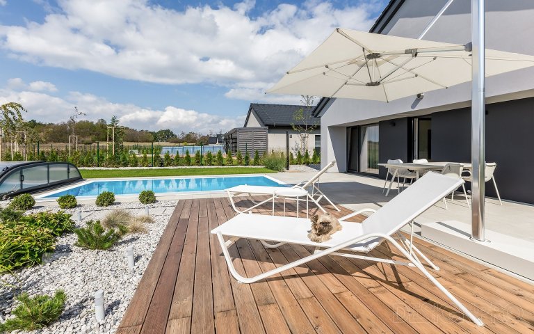 add picture to album