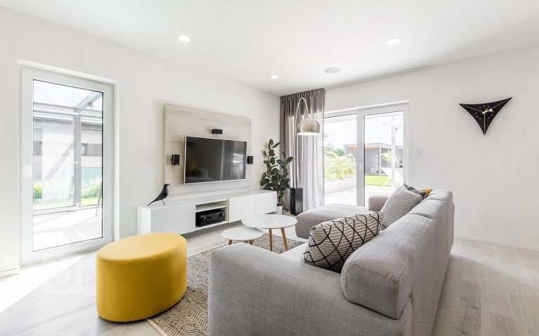 add picture to album