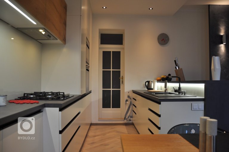 add picture to album