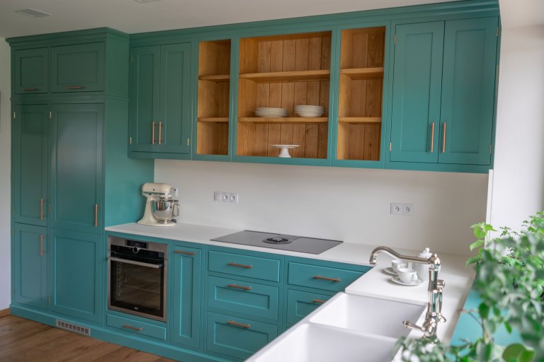 Nadčasová petrolejová kuchyně "Turquoise" v Anglickém stylu