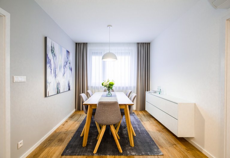 Kompletná rekonštrukcia panelového bytu v Petržalke&nbsp;????
Nahliadnite do našej realizácie interiéru, kde sme výraznou zmenou dispozície dosiahli kvalitu…