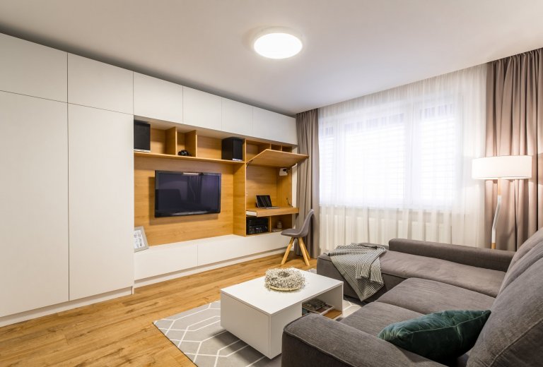 Kompletná rekonštrukcia panelového bytu v Petržalke&nbsp;????
Nahliadnite do našej realizácie interiéru, kde sme výraznou zmenou dispozície dosiahli kvalitu…