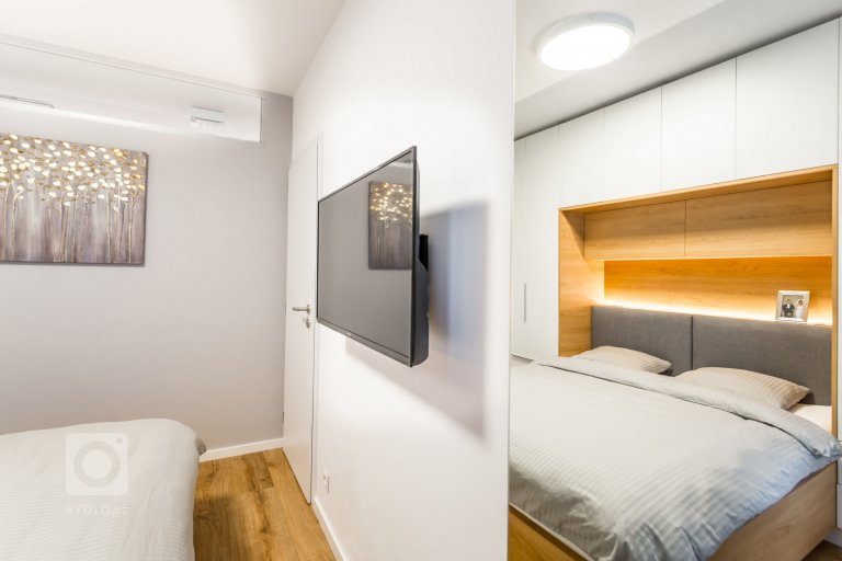 add picture to album