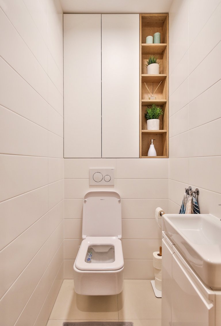 Realizácia 3-izbového bytu v Rezidencie Pri mýte - v&nbsp;tomto útulnom interiéri prevláda zeleň a moderný koncept dopĺňajú prírodné materiály, masívne drevo a…