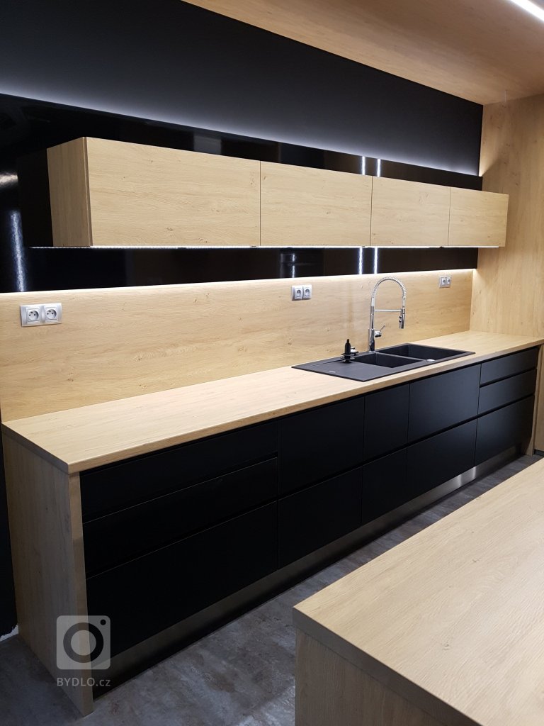 add picture to album