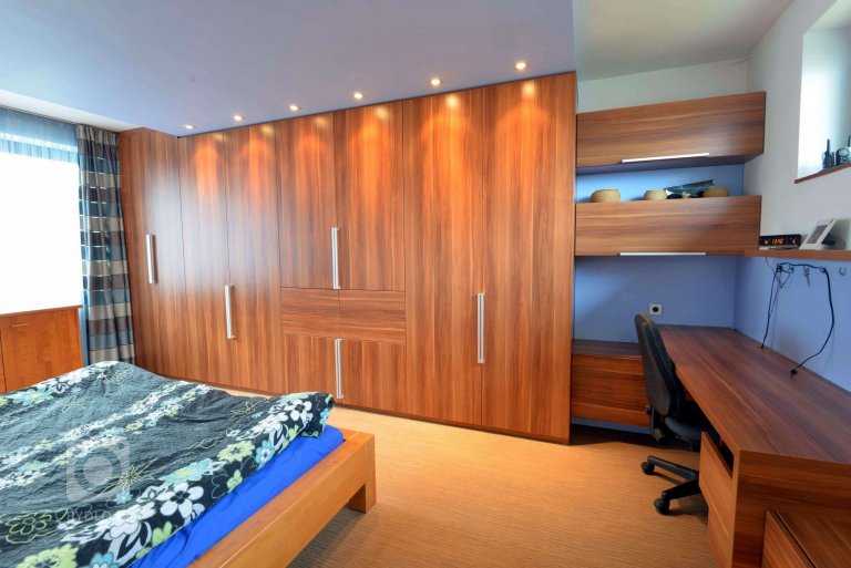 add picture to album