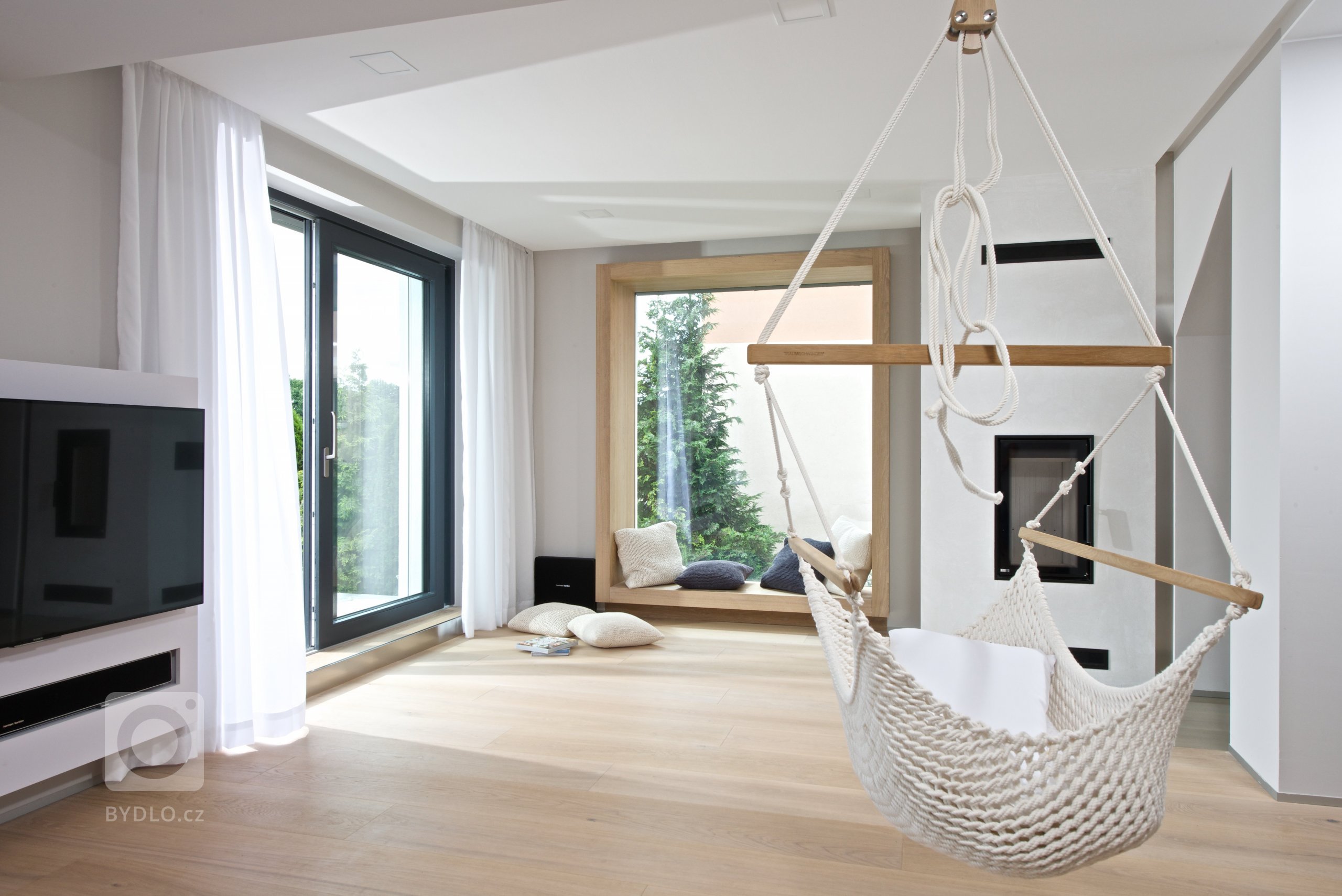 Mladí manželé koupili relativně úzký řadový dům se třemi nadzemními podlažími a sklepem, postavený na přelomu 70. a 80. let minulého století. Ačkoli dům dobře…