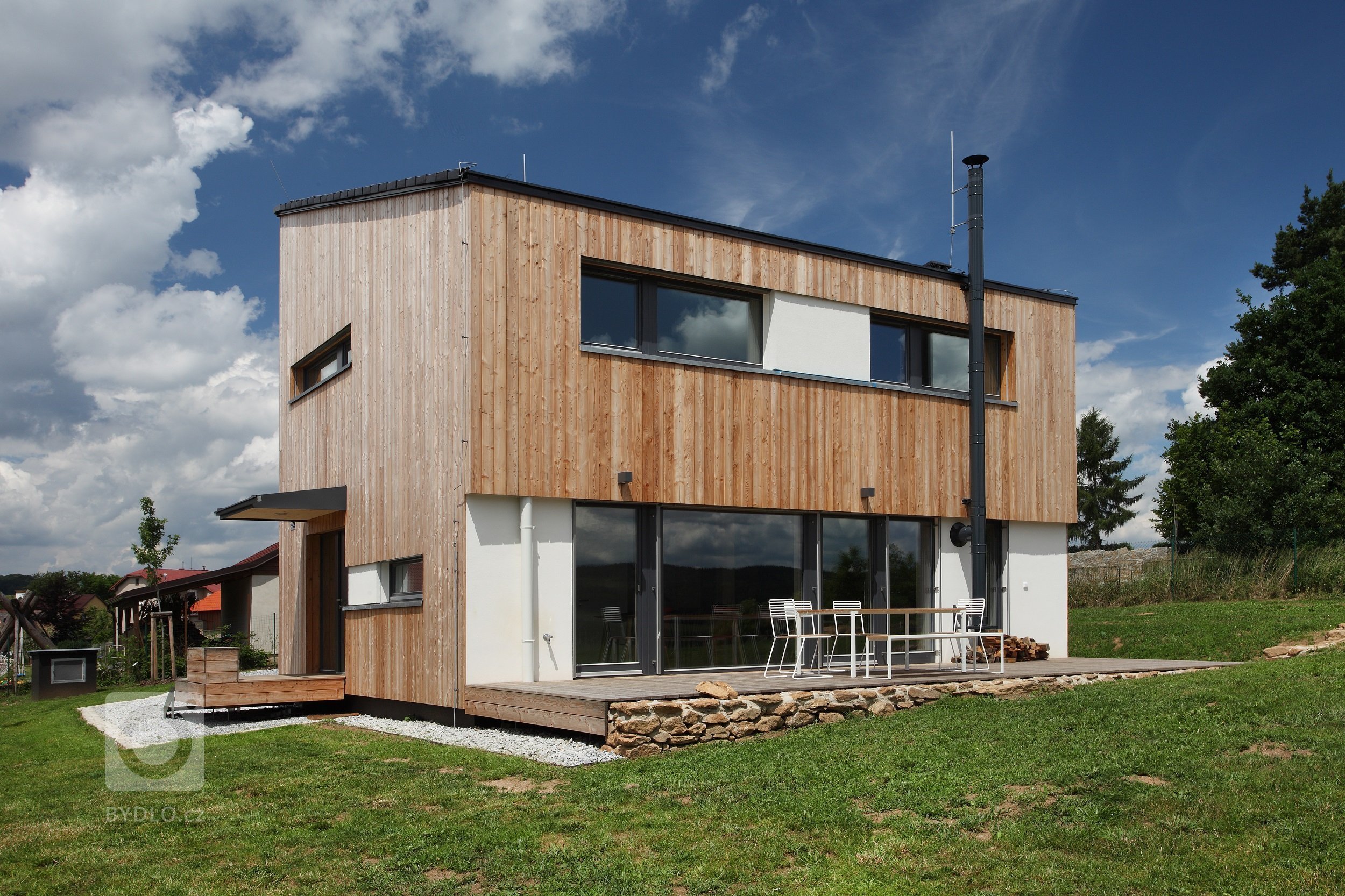 Domesi Concept House 2&nbsp;v&nbsp;Budíkově&nbsp;je postaven v&nbsp;pasivním standardu&nbsp;s použitím stavební&nbsp;technologie masivních dřevěných panelů…