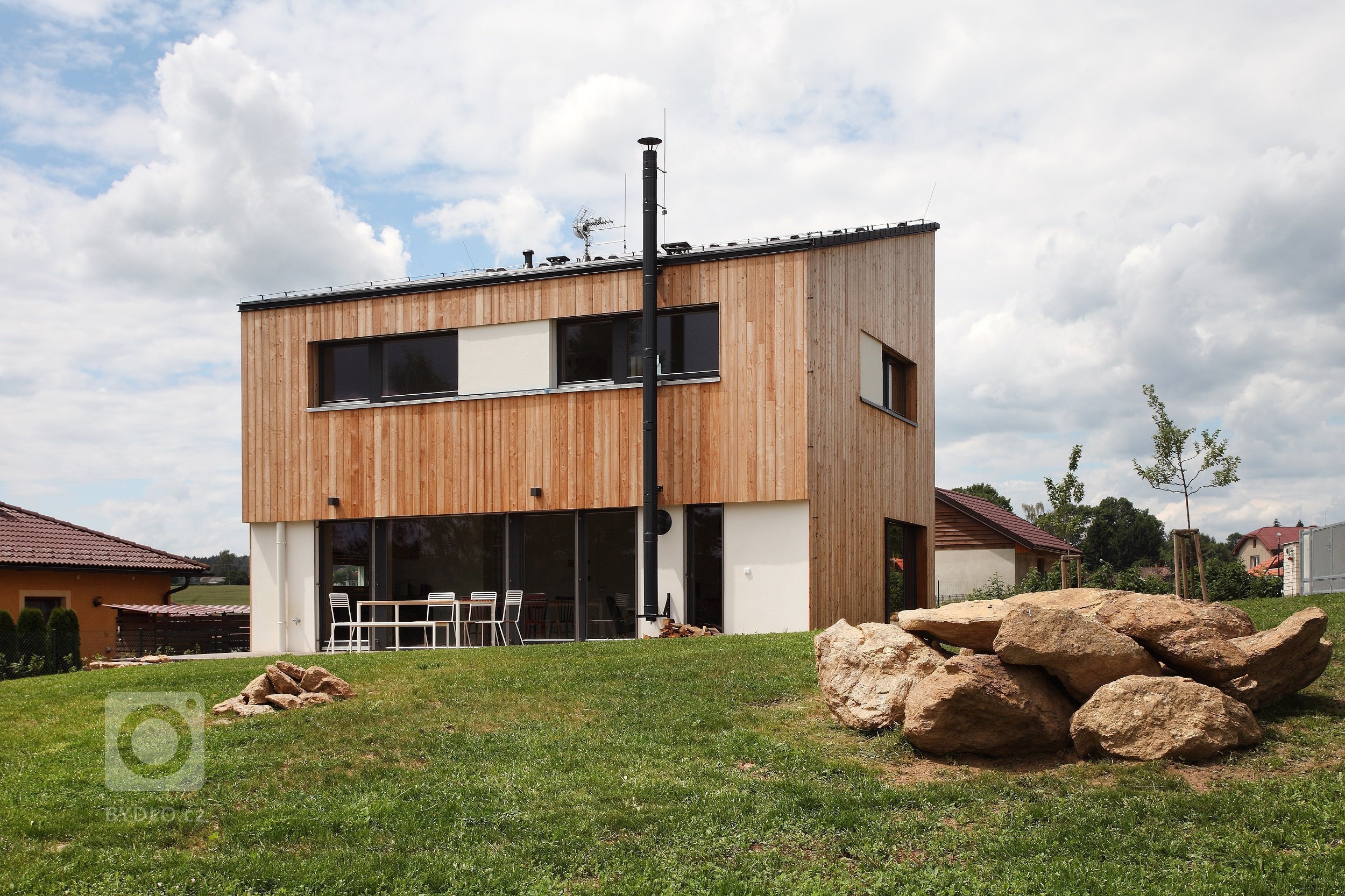 Domesi Concept House 2&nbsp;v&nbsp;Budíkově&nbsp;je postaven v&nbsp;pasivním standardu&nbsp;s použitím stavební&nbsp;technologie masivních dřevěných panelů…