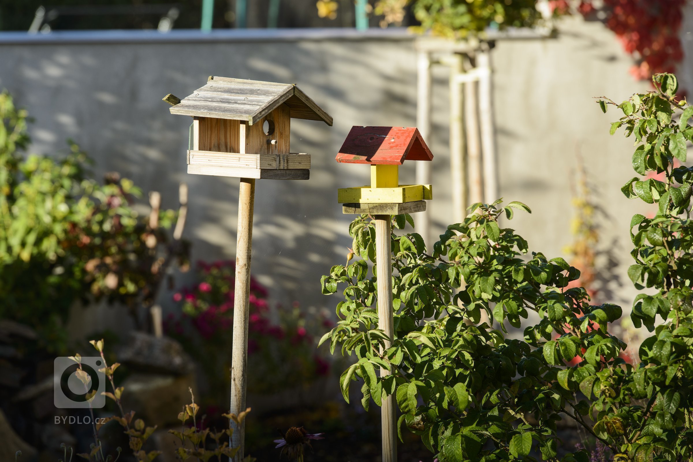 Moderní dřevostavba&nbsp;v&nbsp;pasivním standardu&nbsp;pro mladou rodinu, citlivě zasazená do stávající zástavby historické obce na okraji Prahy, složena ze…