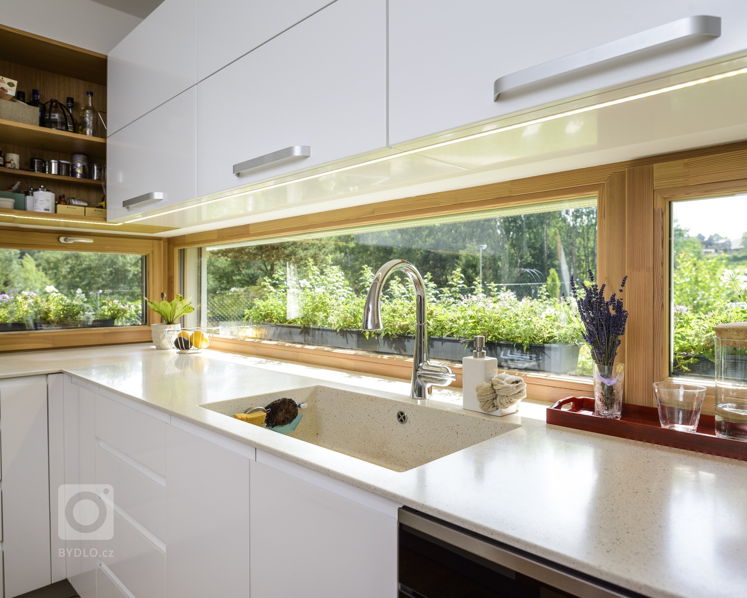 Koncepce rodinného domu s&nbsp;permakulturní zahradou pro japonsko-český manželský pár je vedena snahou o&nbsp;jednoduché, funkční a kultivované řešení, které…