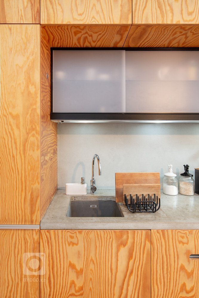 Do moderního bytu v centru Brna jsme vyráběli několik designových kovových prvků a větších konstrukcí. Vzhledem k atypickým parametrům bylo nutné navrhnout a…