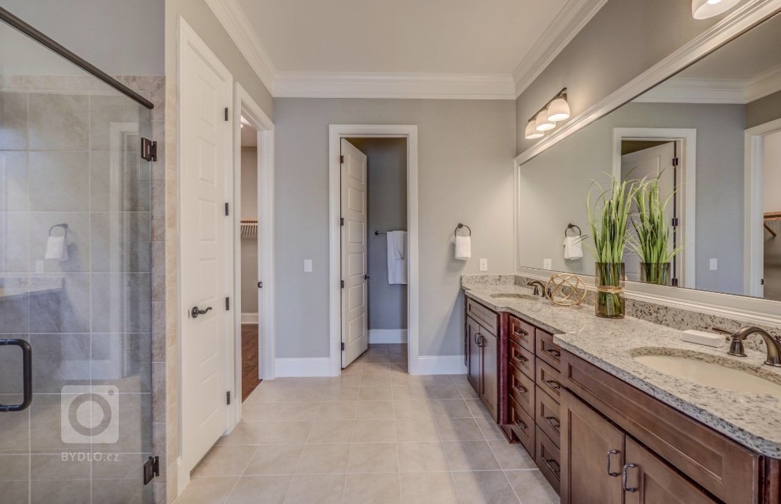 Instalace podlahových a stropních list, panelové zdi, knihovny, krbová obložka, koupelna lišty a zrcadla&nbsp;
