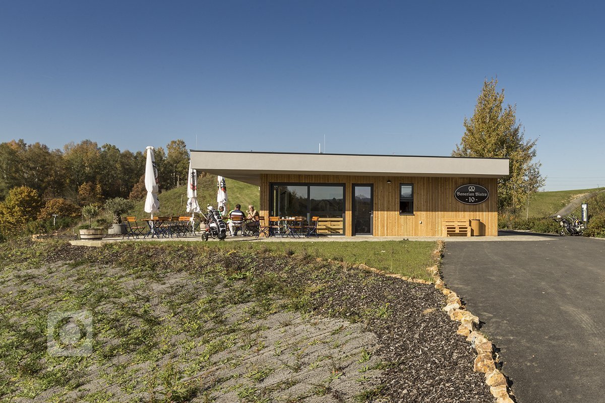 Designově velmi zajímavá dřevostavba restaurace byla vystavěna naší firmou v druhé polovině roku 2017. Slouží jako občerstvení u jedné z jamek na golfovém…