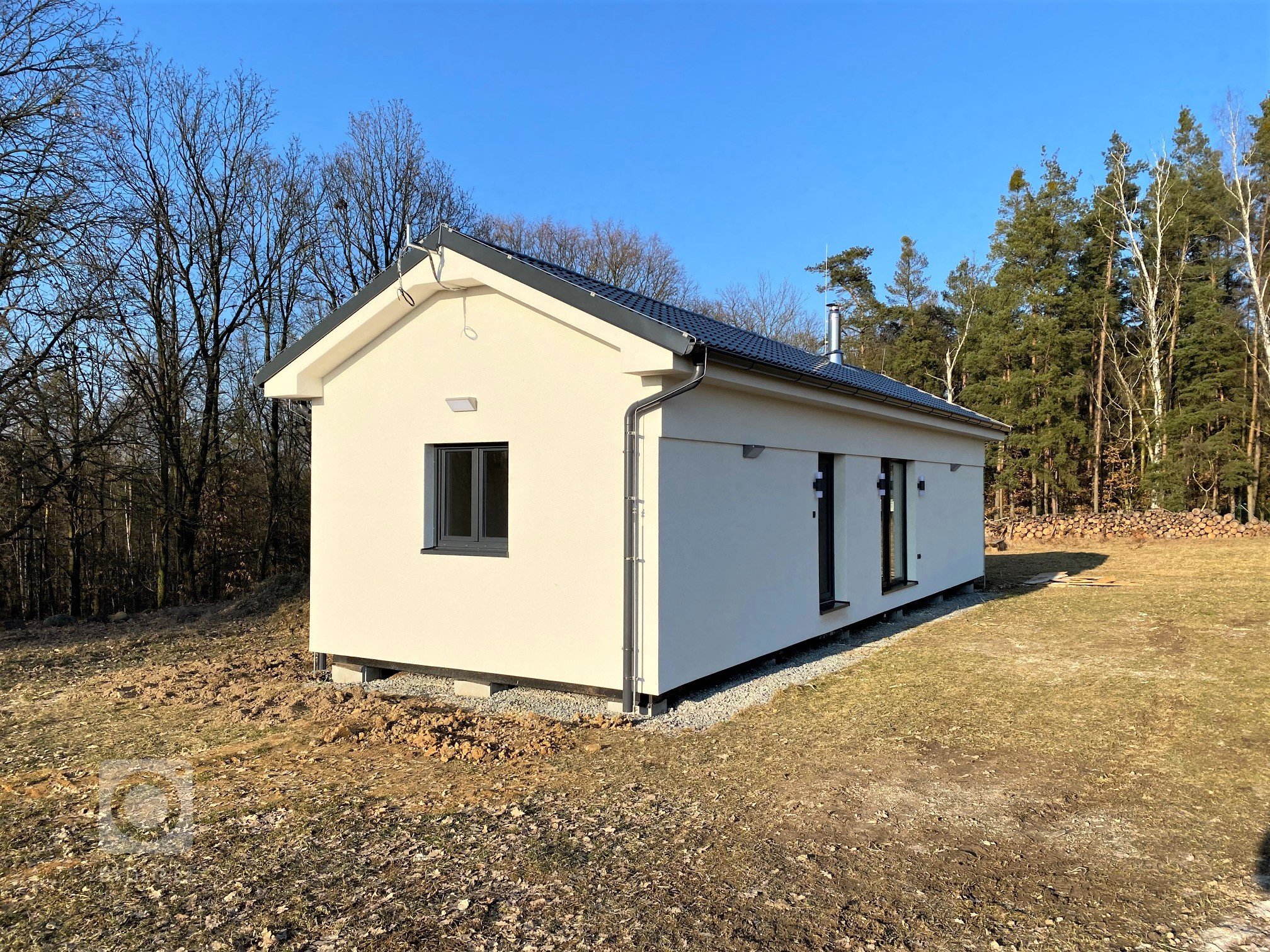 V menší obci Myslinka v okrese Plzeň &ndash; sever jsme zhotovili dřevostavbu o rozměrech 14,3x4,7m, která vznikla prodloužením a rozšířením naší typové Easy…