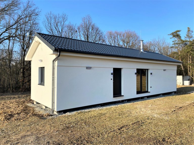 V menší obci Myslinka v okrese Plzeň &ndash; sever jsme zhotovili dřevostavbu o rozměrech 14,3x4,7m, která vznikla prodloužením a rozšířením naší typové Easy…