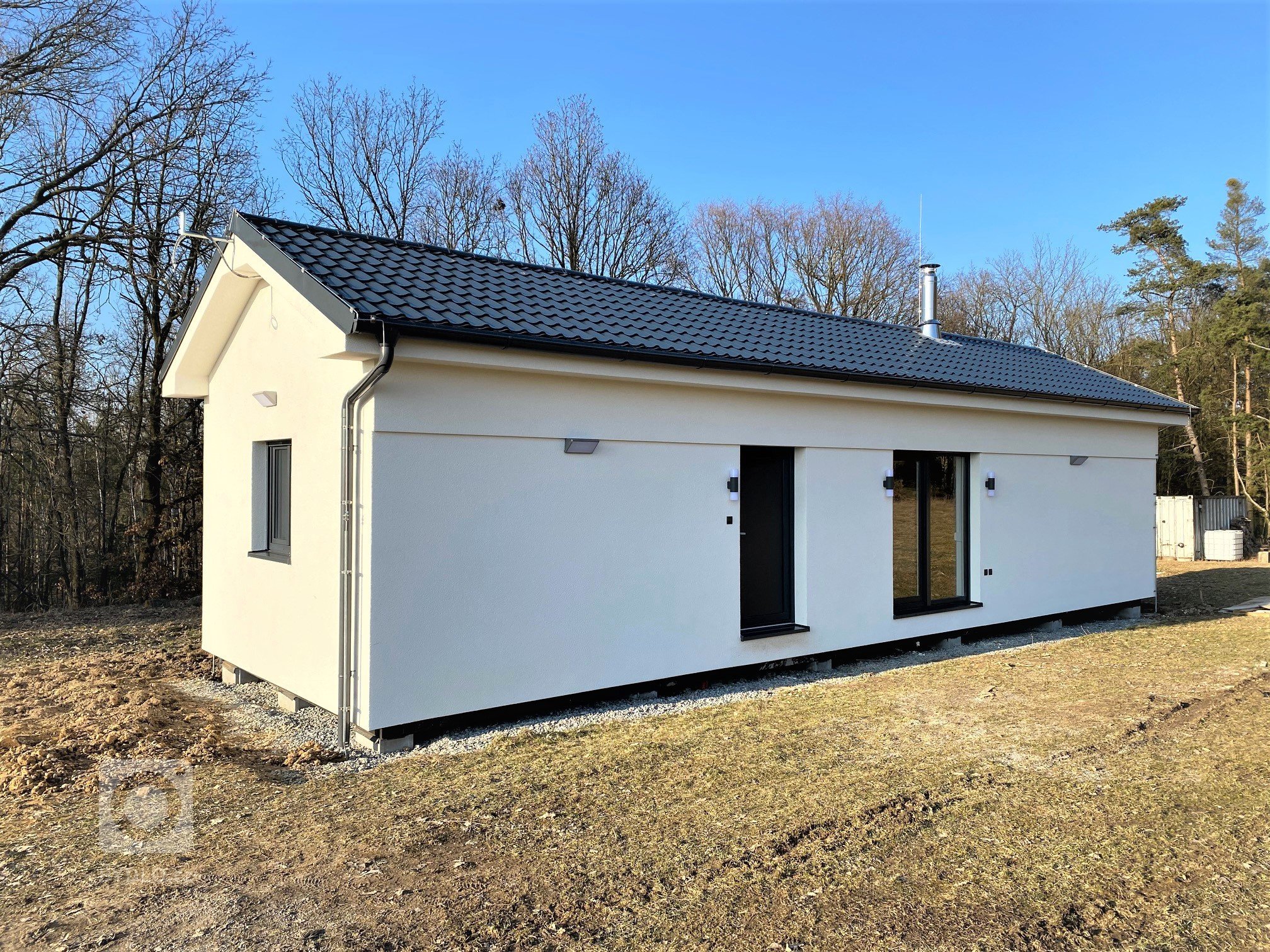 V menší obci Myslinka v okrese Plzeň &ndash; sever jsme zhotovili dřevostavbu o rozměrech 14,3x4,7m, která vznikla prodloužením a rozšířením naší typové Easy…