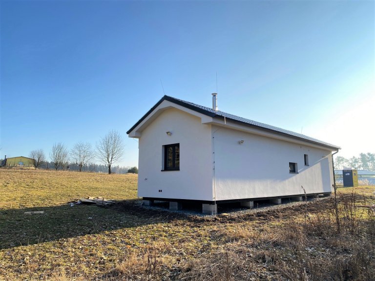 V menší obci Myslinka v okrese Plzeň &ndash; sever jsme zhotovili dřevostavbu o rozměrech 14,3x4,7m, která vznikla prodloužením a rozšířením naší typové Easy…