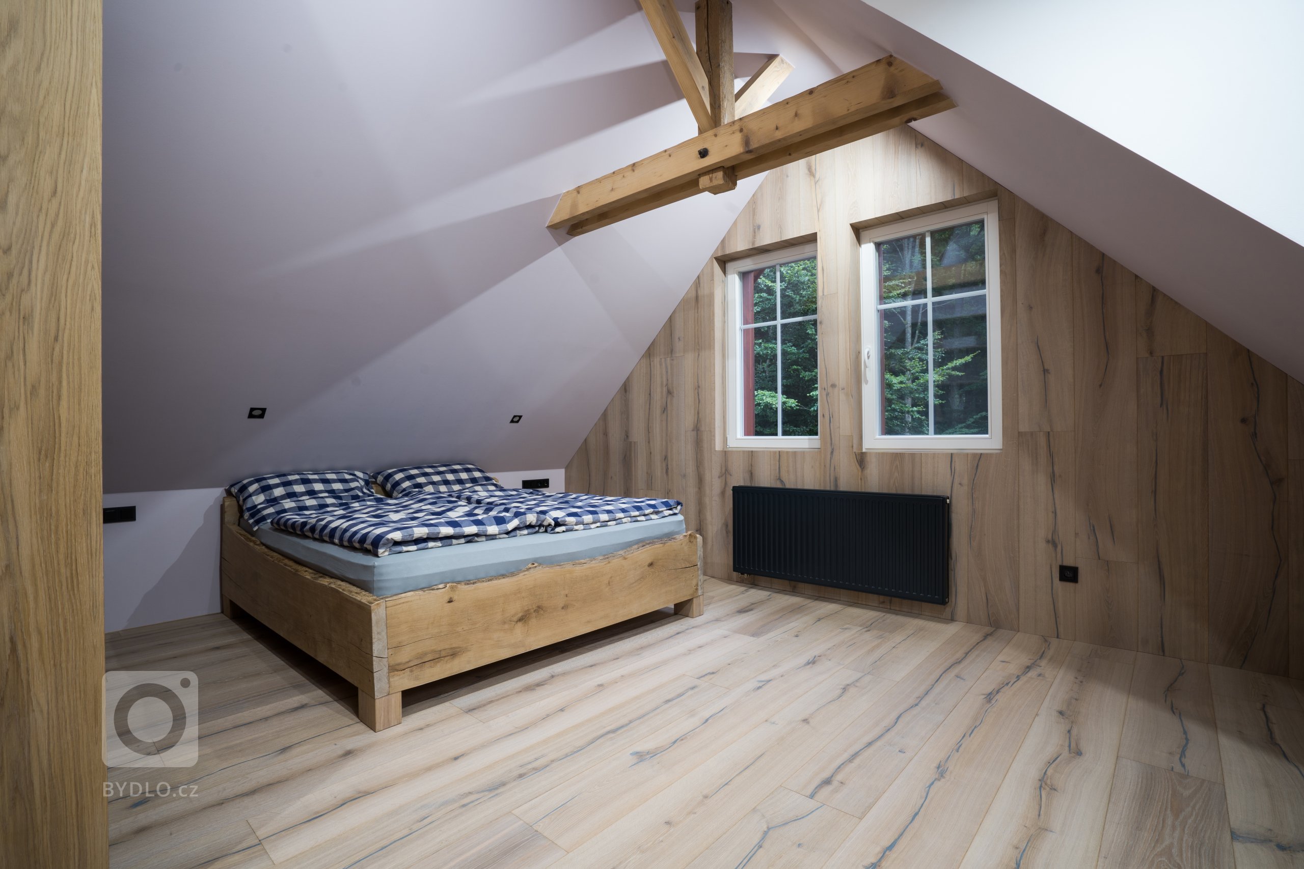 Pokládka podlah&nbsp;od výrobců&nbsp;Meister&nbsp;a&nbsp;Princ Parket&nbsp;s využitím velkoformátových dubových podlah, které jsou celoplošně lepené a umožňují…