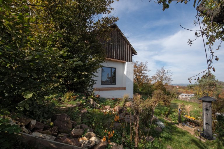 Stará usedlost v Oboře u Boskovic získá nastěhováním mladého páru nejen nové obyvatele, ale i novou náplň. Rekonstrukce stávající bytové jednotky se odkládá na…