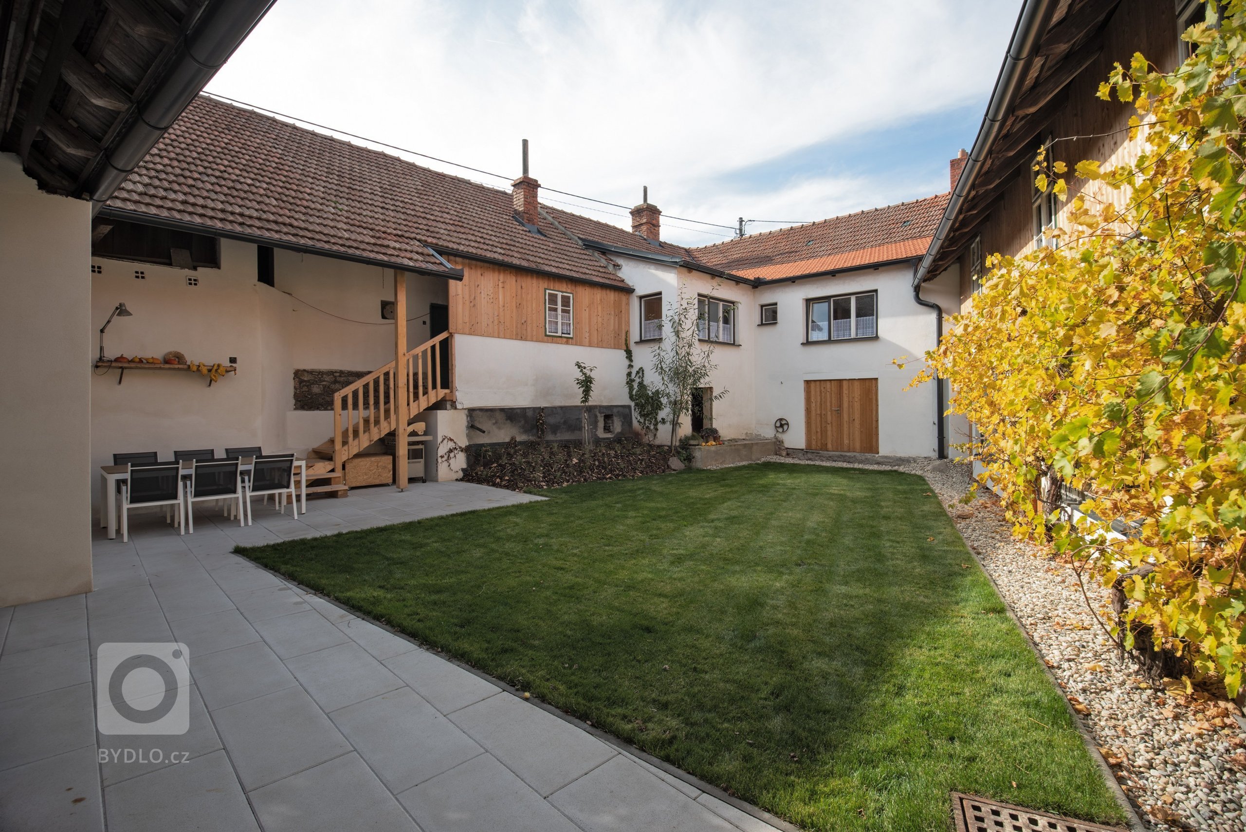 Stará usedlost v Oboře u Boskovic získá nastěhováním mladého páru nejen nové obyvatele, ale i novou náplň. Rekonstrukce stávající bytové jednotky se odkládá na…