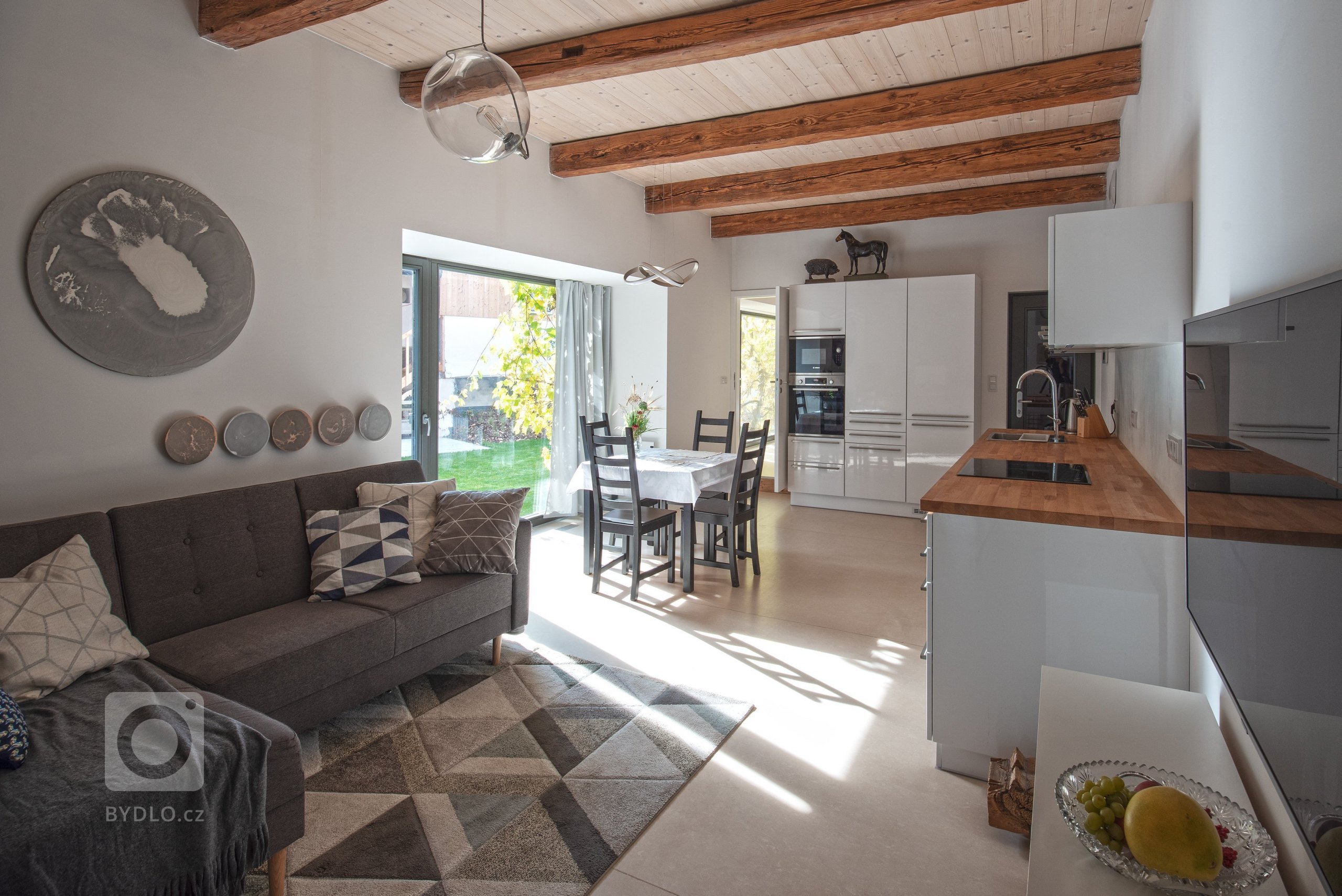 Stará usedlost v Oboře u Boskovic získá nastěhováním mladého páru nejen nové obyvatele, ale i novou náplň. Rekonstrukce stávající bytové jednotky se odkládá na…