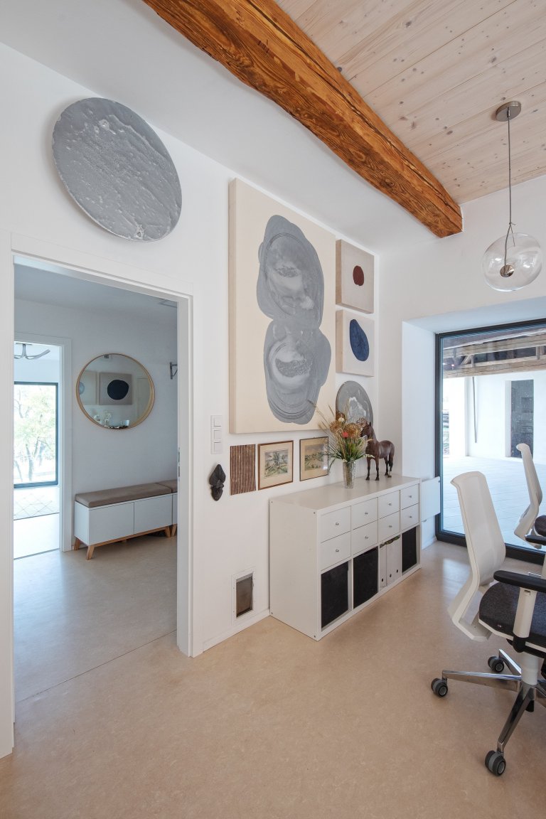 Stará usedlost v Oboře u Boskovic získá nastěhováním mladého páru nejen nové obyvatele, ale i novou náplň. Rekonstrukce stávající bytové jednotky se odkládá na…