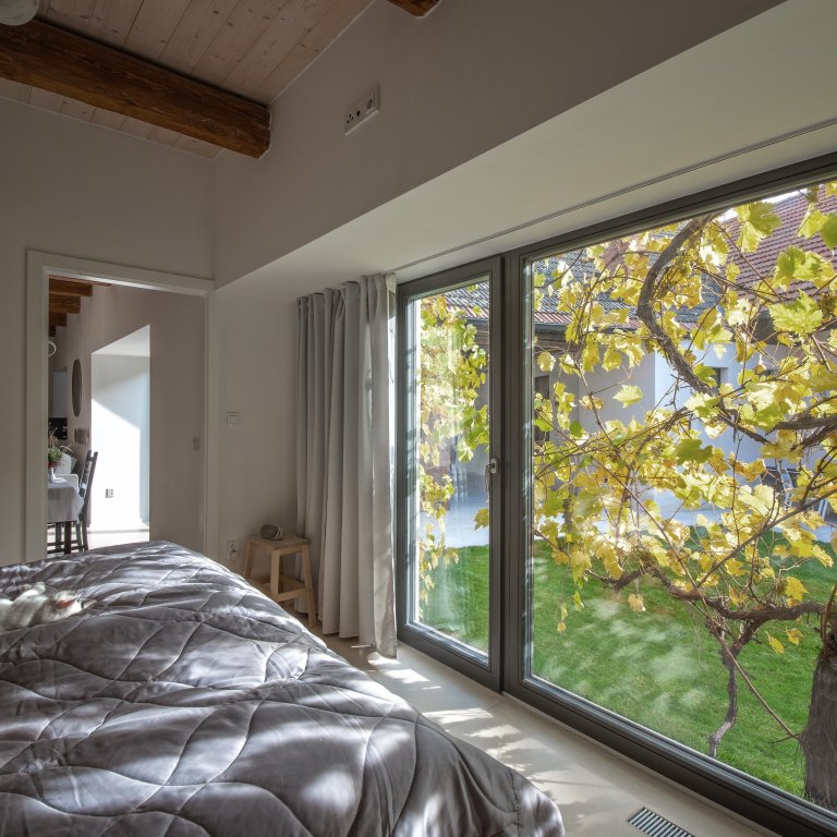 Stará usedlost v Oboře u Boskovic získá nastěhováním mladého páru nejen nové obyvatele, ale i novou náplň. Rekonstrukce stávající bytové jednotky se odkládá na…