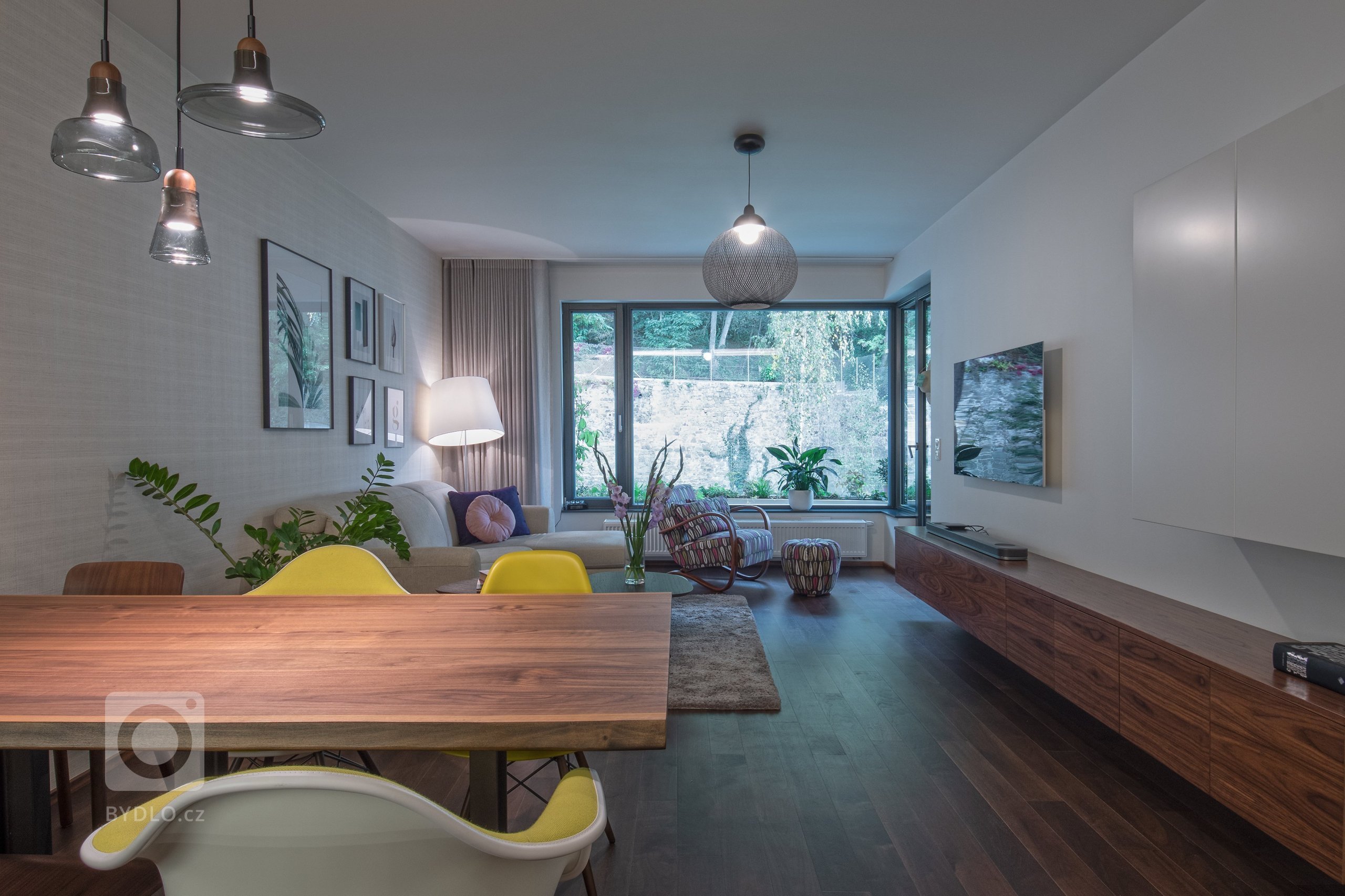 Realizace interiéru bytu o velikosti 3+kk nacházejícího se v nově realizovaném rezidenčním objektu v Praze je vytvořený s ohledem na maximální funkčnost,…