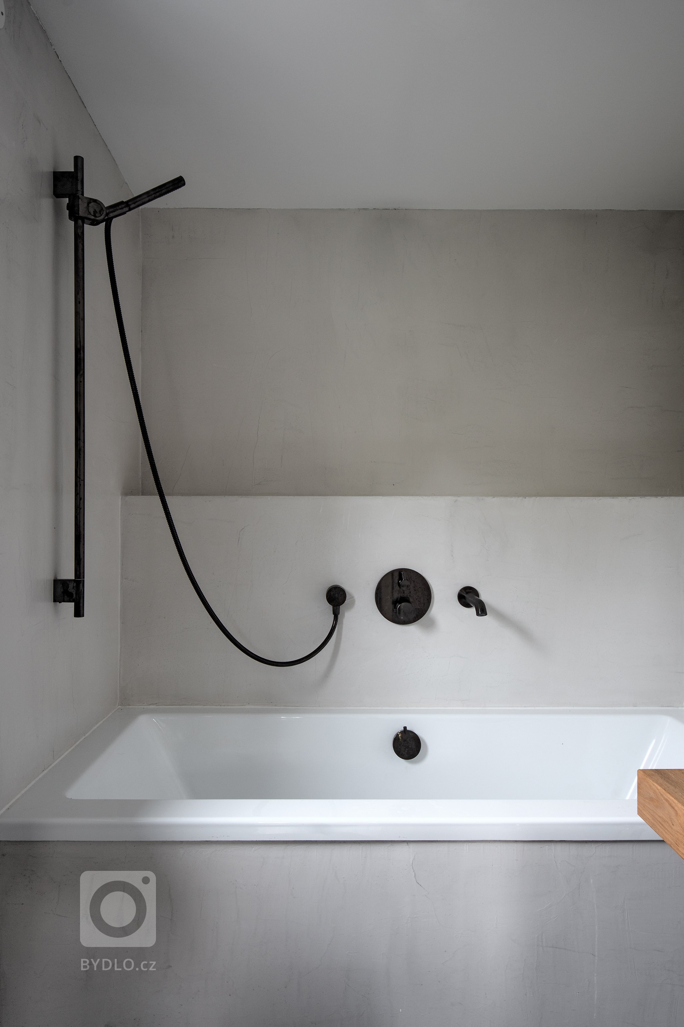 Svojí dispozicí a celkovým řešením poskytuje&nbsp;prostor pro pohodlné celoroční bydlení.

www.prajaga.cz
